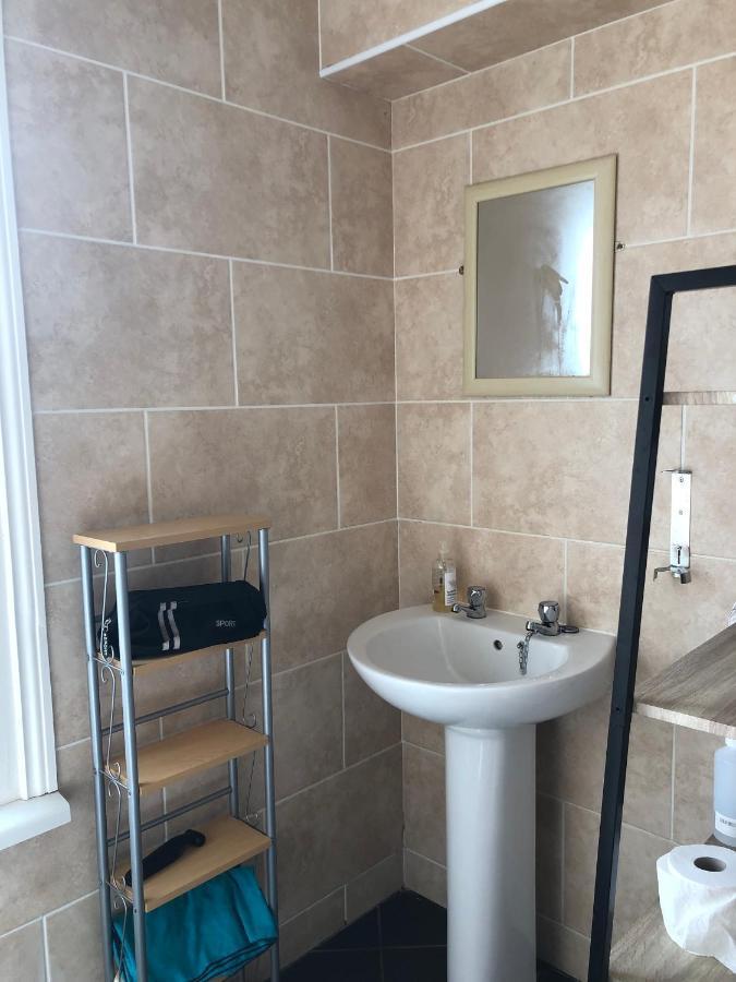 Comfortable Home Away From Home, Town Centre, Free Parking,Multiple Rooms Cheltenham Bagian luar foto