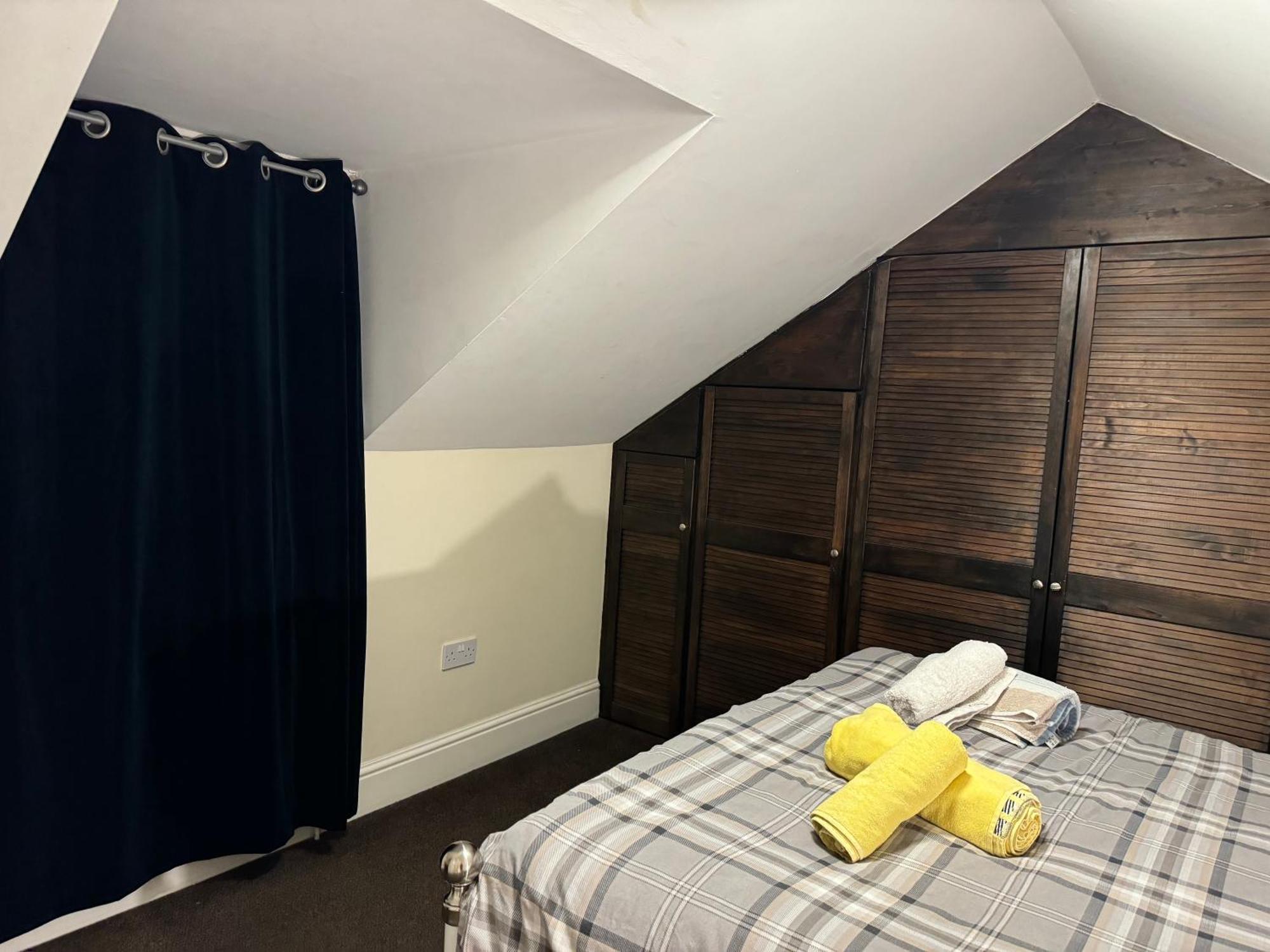 Comfortable Home Away From Home, Town Centre, Free Parking,Multiple Rooms Cheltenham Bagian luar foto