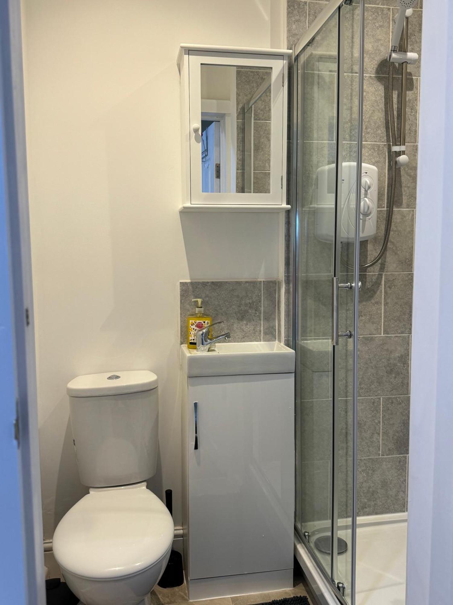 Comfortable Home Away From Home, Town Centre, Free Parking,Multiple Rooms Cheltenham Bagian luar foto