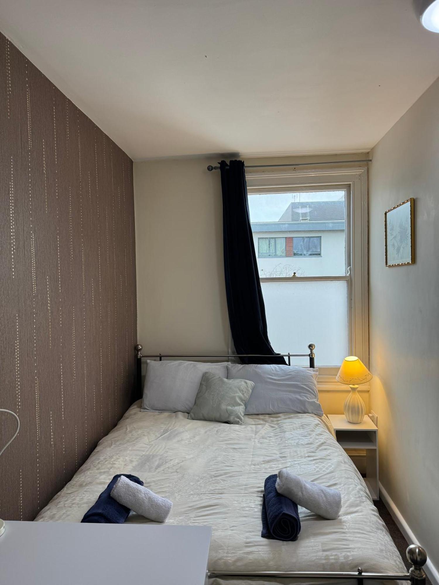 Comfortable Home Away From Home, Town Centre, Free Parking,Multiple Rooms Cheltenham Bagian luar foto