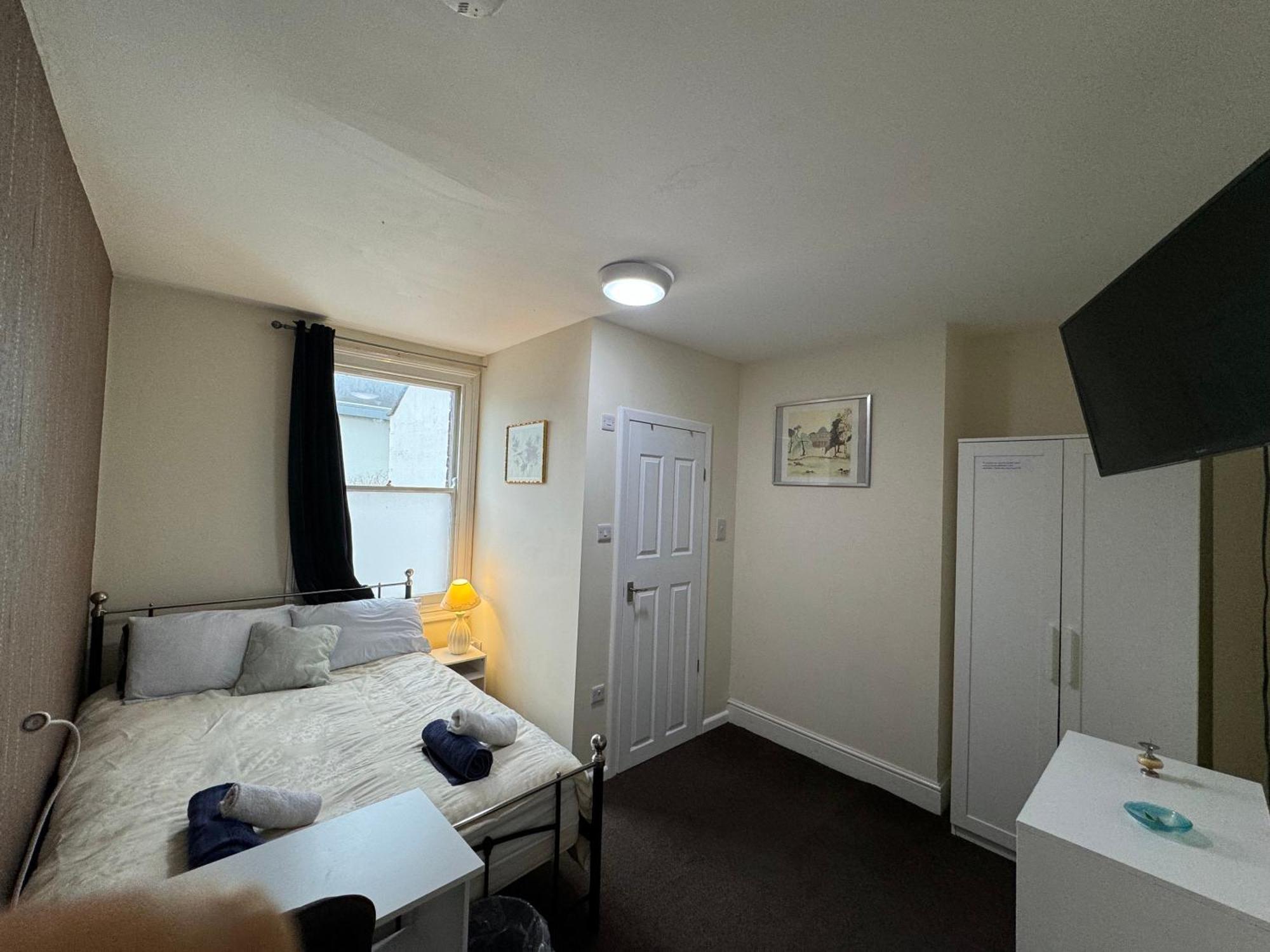 Comfortable Home Away From Home, Town Centre, Free Parking,Multiple Rooms Cheltenham Bagian luar foto